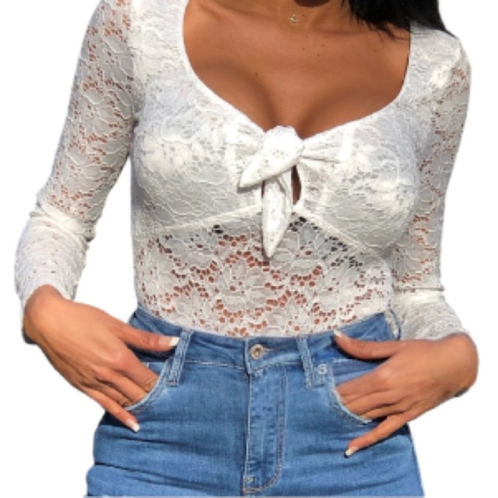 5/25$ ✨ Bright White Lace Long Sleeve Bodysuit